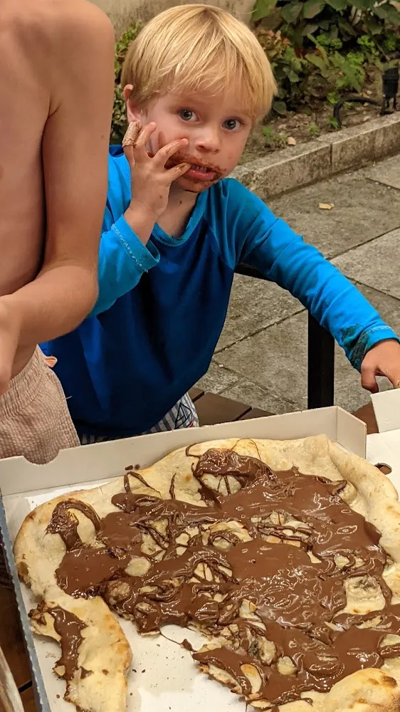 Banana Nutella Pizza